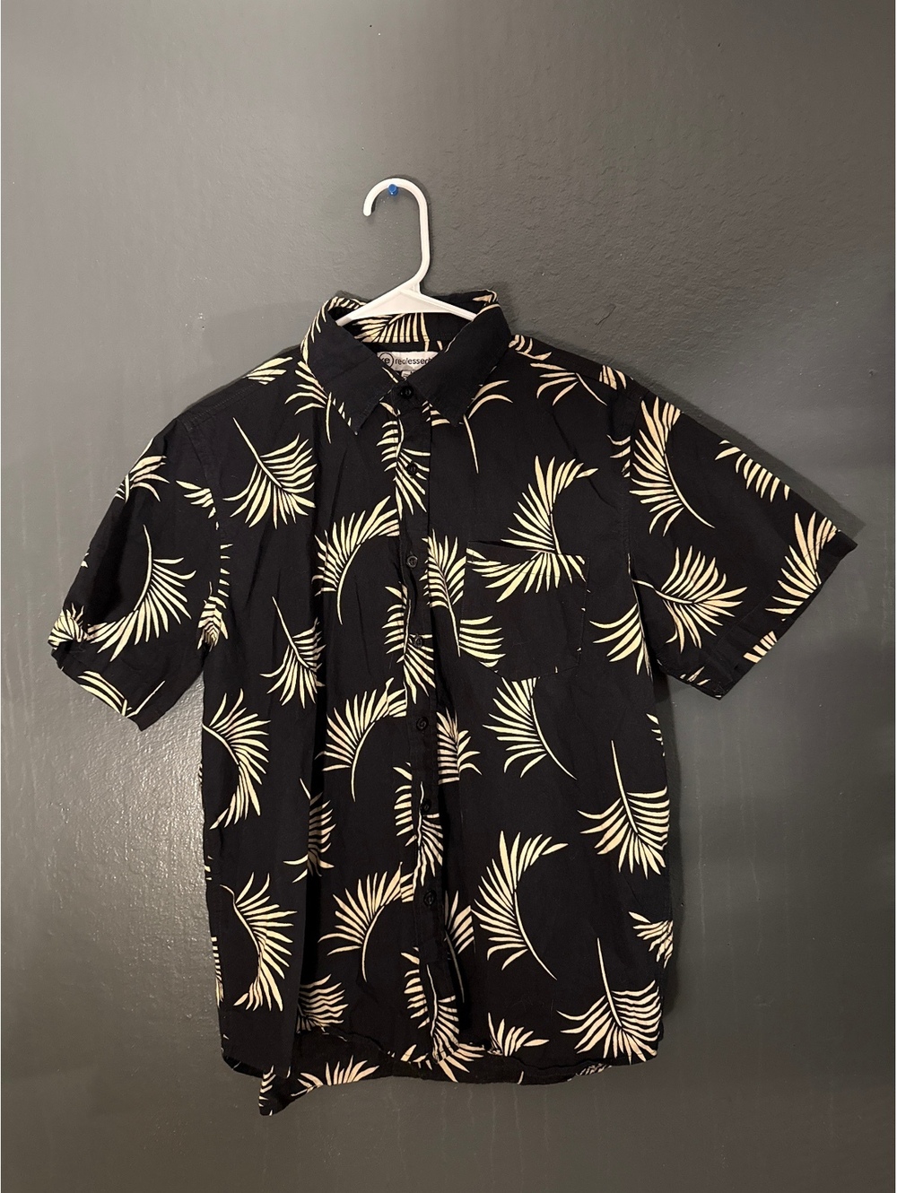 Real Essentials Men's Black Short Sleeve Button-Up Shirt with Beige Leaf Print,